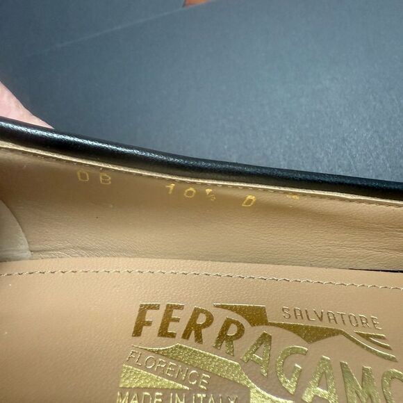 Brand new with box Ferragamo
Vara Quilted Bow Ballet Pumps size 10.5 - Picture 5 of 15